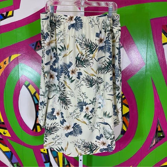 SHEIN, Floral Skirt. Size 3XL. Elastic Waist, Scoop Hem. Excellent condition! - Picture 3 of 6